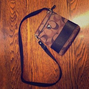Coach crossbody brown/black purse.
